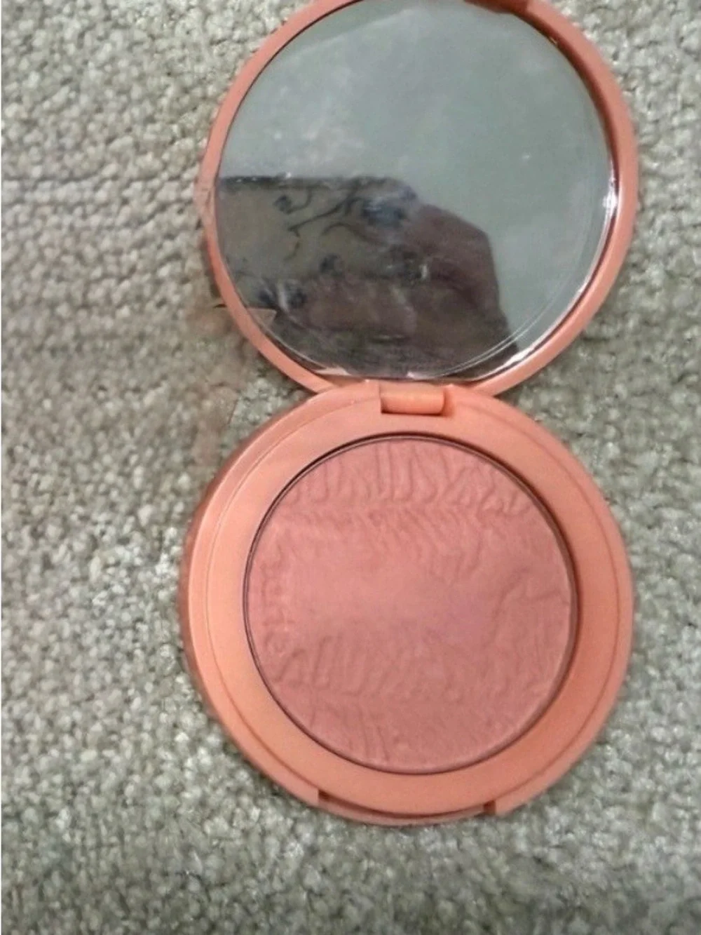 Amazonian clay 12-hour blush in shade captivating (peach)